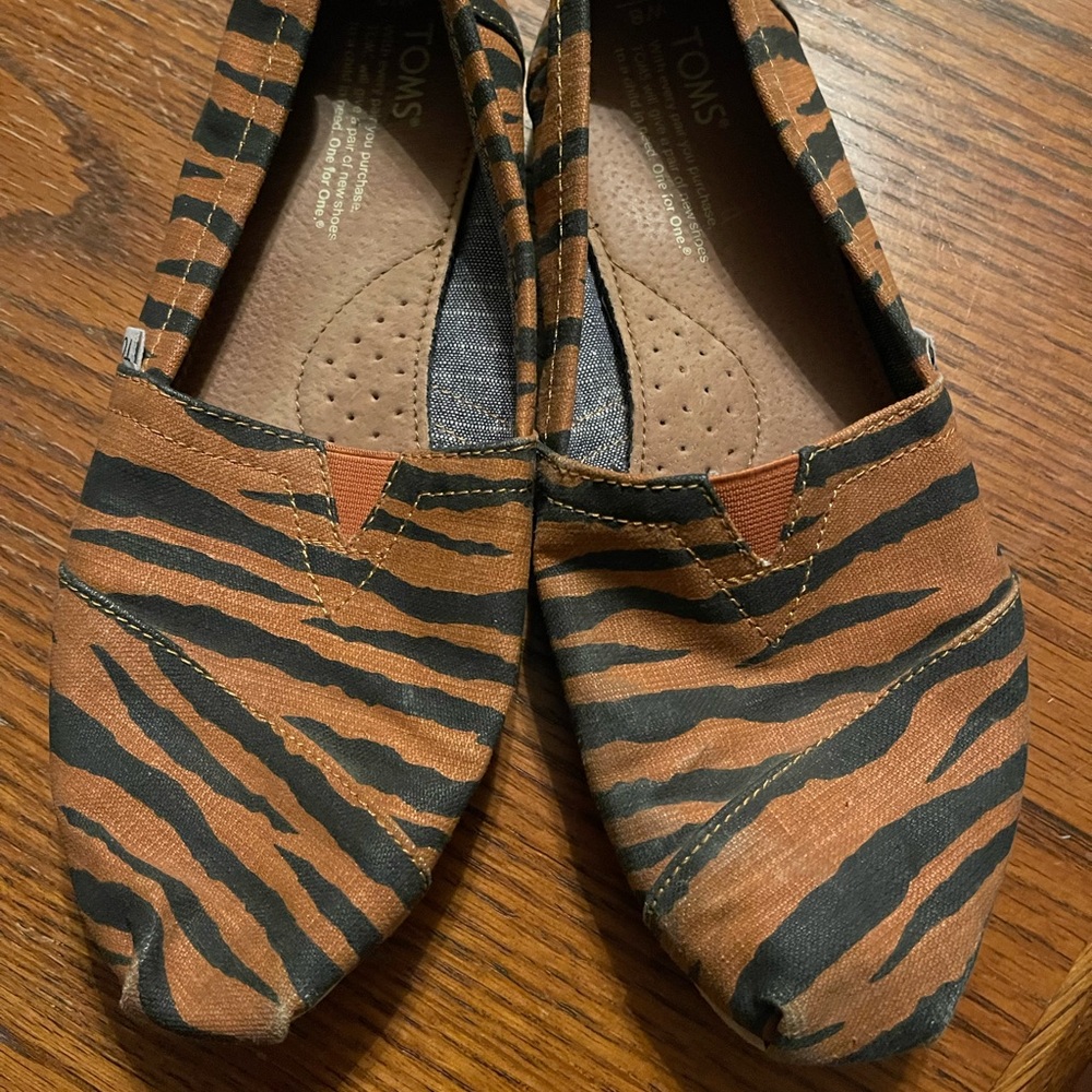 Toms